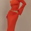 Ainsley asymmetrisk maxikjol med blommiga detaljer – bränd orange Ainsley asymmetrisk maxikjol med blommiga detaljer – bränd orange