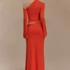 Ainsley asymmetrisk maxikjol med blommiga detaljer – bränd orange Ainsley asymmetrisk maxikjol med blommiga detaljer – bränd orange