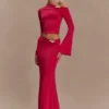 Ainsley asymmetrisk maxikjol med blommiga detaljer – fuchsia Ainsley asymmetrisk maxikjol med blommiga detaljer – fuchsia