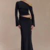 Ainsley asymmetrisk maxikjol med blommiga detaljer – svart Ainsley asymmetrisk maxikjol med blommiga detaljer – svart