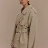 Alden kort trenchcoat – Pebble Alden kort trenchcoat – Pebble
