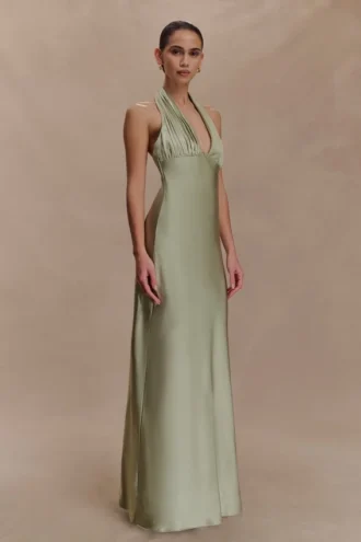 Alice maxiklänning i satin med halterneck – salvia