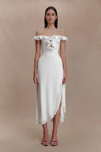 Allegra Off Shoulder Ruffle Midi Klänning – Ivory