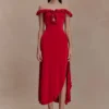 Allegra Off Shoulder Ruffle Midi Klänning – Ruby