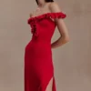 Allegra Off Shoulder Ruffle Midi Klänning – Ruby