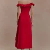 Allegra Off Shoulder Ruffle Midi Klänning – Ruby