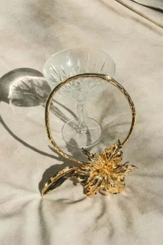 Allona blommig choker – guld
