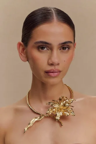 Allona blommig choker – guld