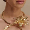 Allona blommig choker – guld Allona blommig choker – guld