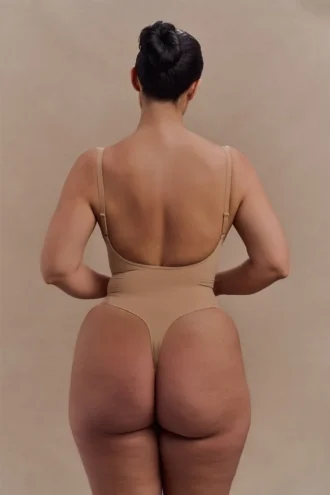 Alyssa rygglös shapewear-bodysuit – beige