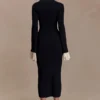 Amirose Ruffle Knit Midi Klänning – Svart Amirose Ruffle Knit Midi Klänning – Svart