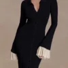 Amirose Ruffle Knit Midi Klänning – Svart Amirose Ruffle Knit Midi Klänning – Svart