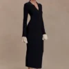 Amirose Ruffle Knit Midi Klänning – Svart Amirose Ruffle Knit Midi Klänning – Svart