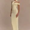 Anastasia enaxlad midiklänning i modal – blek citron Anastasia enaxlad midiklänning i modal – blek citron