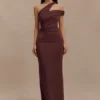 Anastasia enaxlad midiklänning i modal – mahogny Anastasia enaxlad midiklänning i modal – mahogny
