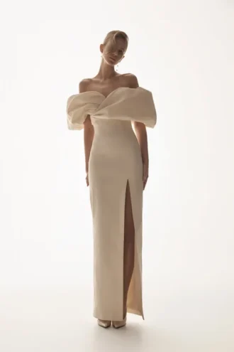 Angelica Taffeta Off Shoulder Bröllopsklänning – Mjuk Beige
