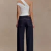 Anna modal-top med en axel – vit Anna modal-top med en axel – vit