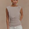 Anthony kortärmad topp – taupe Anthony kortärmad topp – taupe