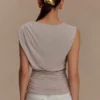 Anthony kortärmad topp – taupe Anthony kortärmad topp – taupe