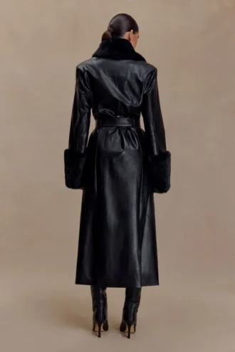 Bec trenchcoat i konstläder med fuskpäls – svart