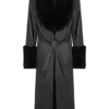 Bec trenchcoat i konstläder med fuskpäls – svart Bec trenchcoat i konstläder med fuskpäls – svart