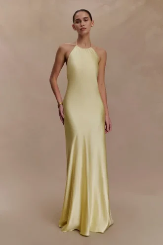 Bella Satin Halter Maxi Klänning – Lemon Bella Satin Halter Maxi Klänning – Lemon