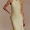 Bella Satin Halter Maxi Klänning – Lemon Bella Satin Halter Maxi Klänning – Lemon