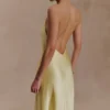 Bella Satin Halter Maxi Klänning – Lemon Bella Satin Halter Maxi Klänning – Lemon