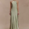 Bella Satin Halter Maxi Klänning – Sage Bella Satin Halter Maxi Klänning – Sage