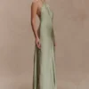 Bella Satin Halter Maxi Klänning – Sage Bella Satin Halter Maxi Klänning – Sage