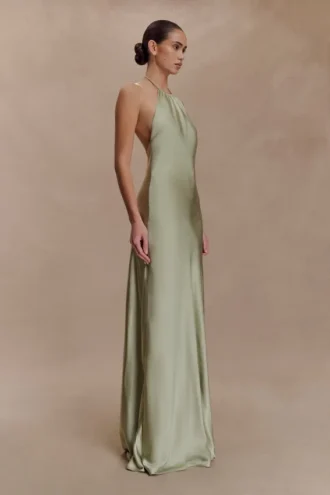 Bella Satin Halter Maxi Klänning – Sage Bella Satin Halter Maxi Klänning – Sage