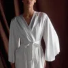 Brudmorgonrock i sterling-satin – elfenben Brudmorgonrock i sterling-satin – elfenben