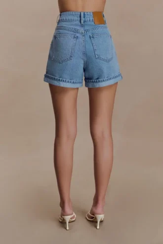 Carlene Denim Shorts med uppvikt kant – klassiskt blå Carlene Denim Shorts med uppvikt kant – klassiskt blå