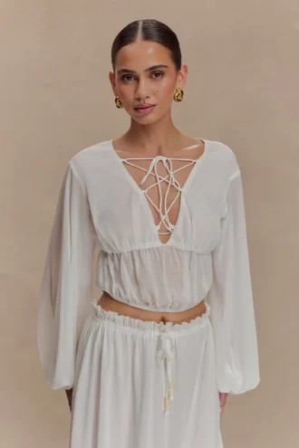Carlie Chiffon Cross Tie Top – Elfenben Carlie Chiffon Cross Tie Top – Elfenben