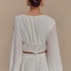 Carlie Chiffon Cross Tie Top – Elfenben Carlie Chiffon Cross Tie Top – Elfenben