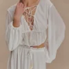 Carlie Chiffon Cross Tie Top – Elfenben Carlie Chiffon Cross Tie Top – Elfenben