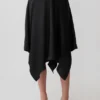 Coralie asymmetrisk midikjol i satin – svart Coralie asymmetrisk midikjol i satin – svart