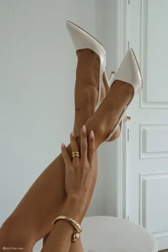 Dasha lackade slingback-klackar – elfenben