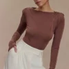 Elsie bodysuit med axelvaddar – choklad Elsie bodysuit med axelvaddar – choklad