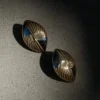 Felicity ovala örhängen i blandade metaller – guld Felicity ovala örhängen i blandade metaller – guld