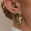 Felicity ovala örhängen i blandade metaller – guld Felicity ovala örhängen i blandade metaller – guld