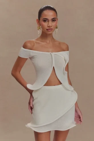 Haisley off-shoulder-stickad topp – elfenben