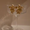 Infatuated Drop Flower örhängen – guld Infatuated Drop Flower örhängen – guld
