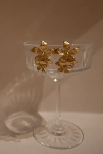 Infatuated Drop Flower örhängen – guld Infatuated Drop Flower örhängen – guld