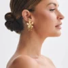 Infatuated Drop Flower örhängen – guld Infatuated Drop Flower örhängen – guld