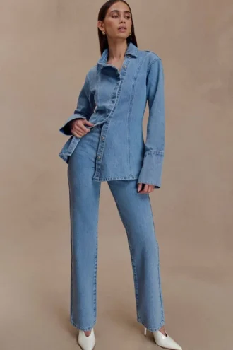 Janine högmidjade jeans med raka ben – klassiskt blå