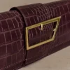 Jessica clutch i imiterat krokodilläder – vinröd Jessica clutch i imiterat krokodilläder – vinröd