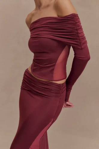 Judy Slinky And Mesh Off Shoulder Top – vinröd