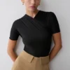 Junie kortärmad bodysuit med korsad överdel – svart Junie kortärmad bodysuit med korsad överdel – svart