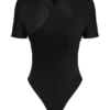 Junie kortärmad bodysuit med korsad överdel – svart Junie kortärmad bodysuit med korsad överdel – svart